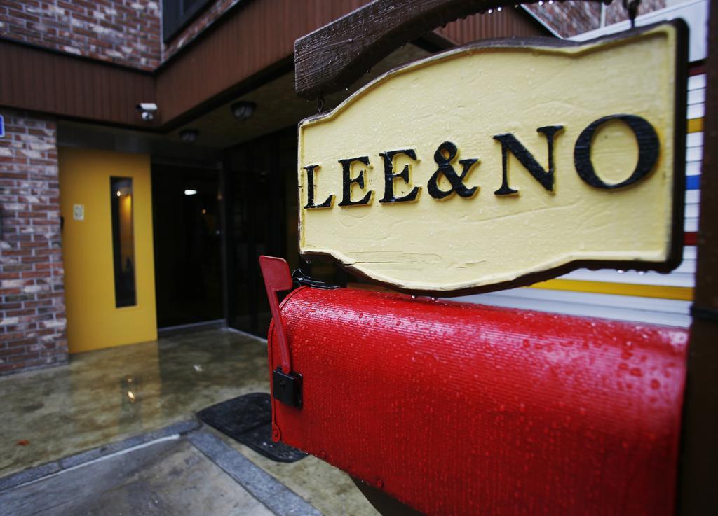 Lee & No Guesthouse Hongdae Seul Exterior foto